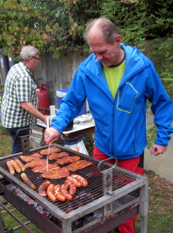 Uwe Fricke und Marc Encke am Grill