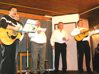 Die Stammtisch-Singers mit "Scheena blonda Frau"